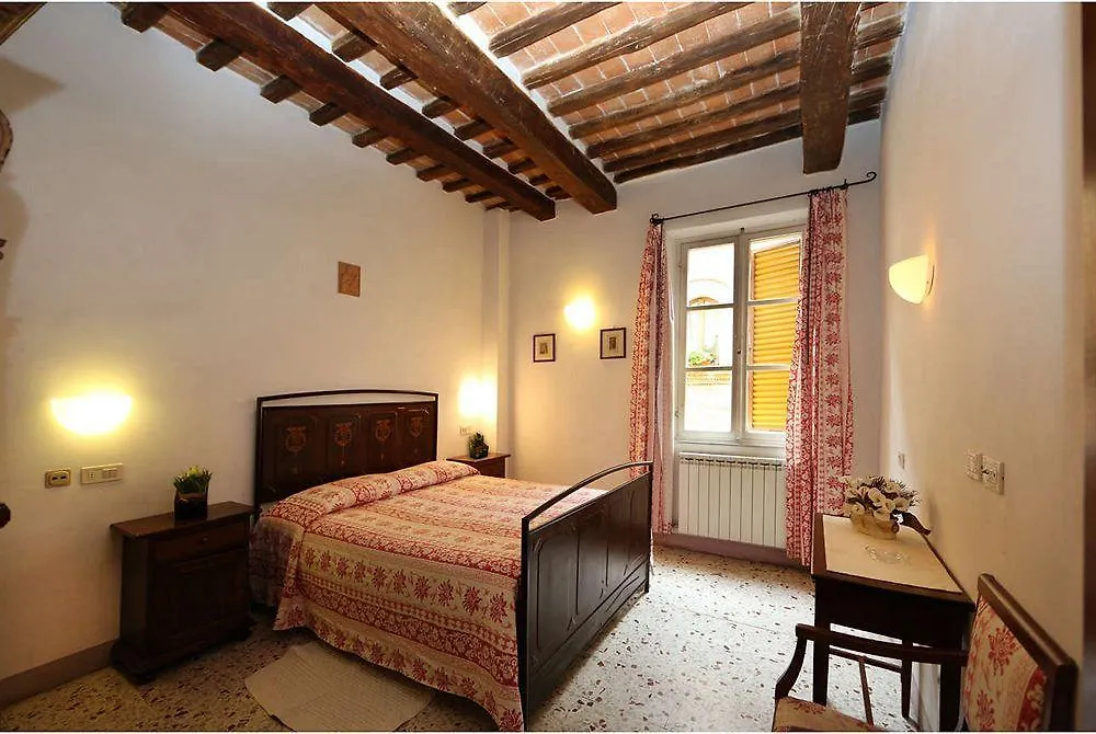 *** Konukevi Camere Gozzante Pienza İtalya